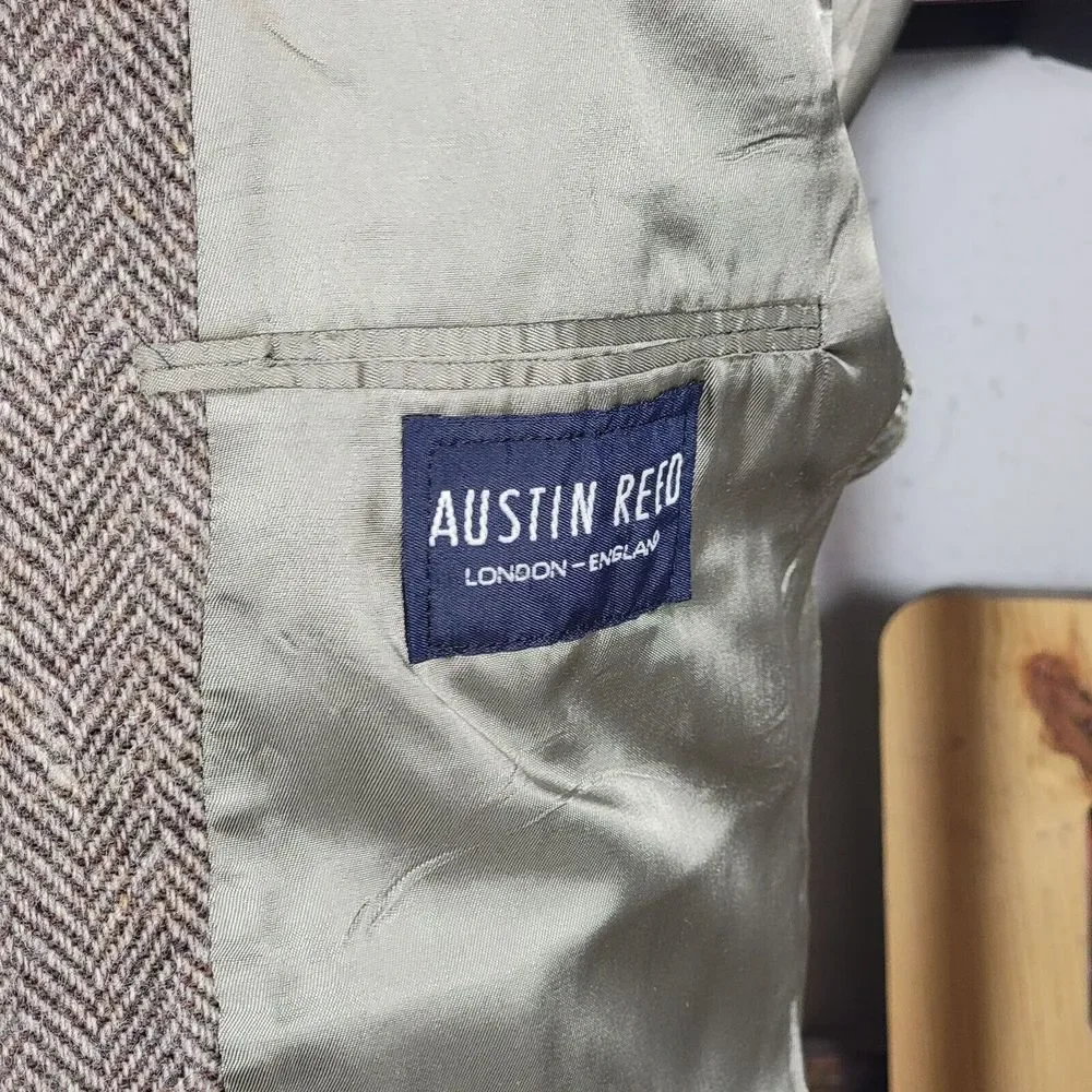 VTG Austin Reed Men's Tweed Sport Coat Blazer Three Button Herringbone Brown 44R